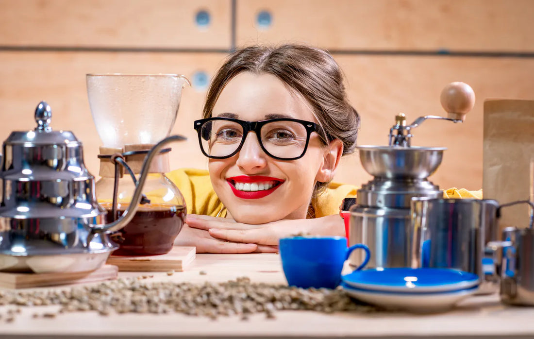 Kaffeemythen aufgeklärt von einer Frau mit Brille