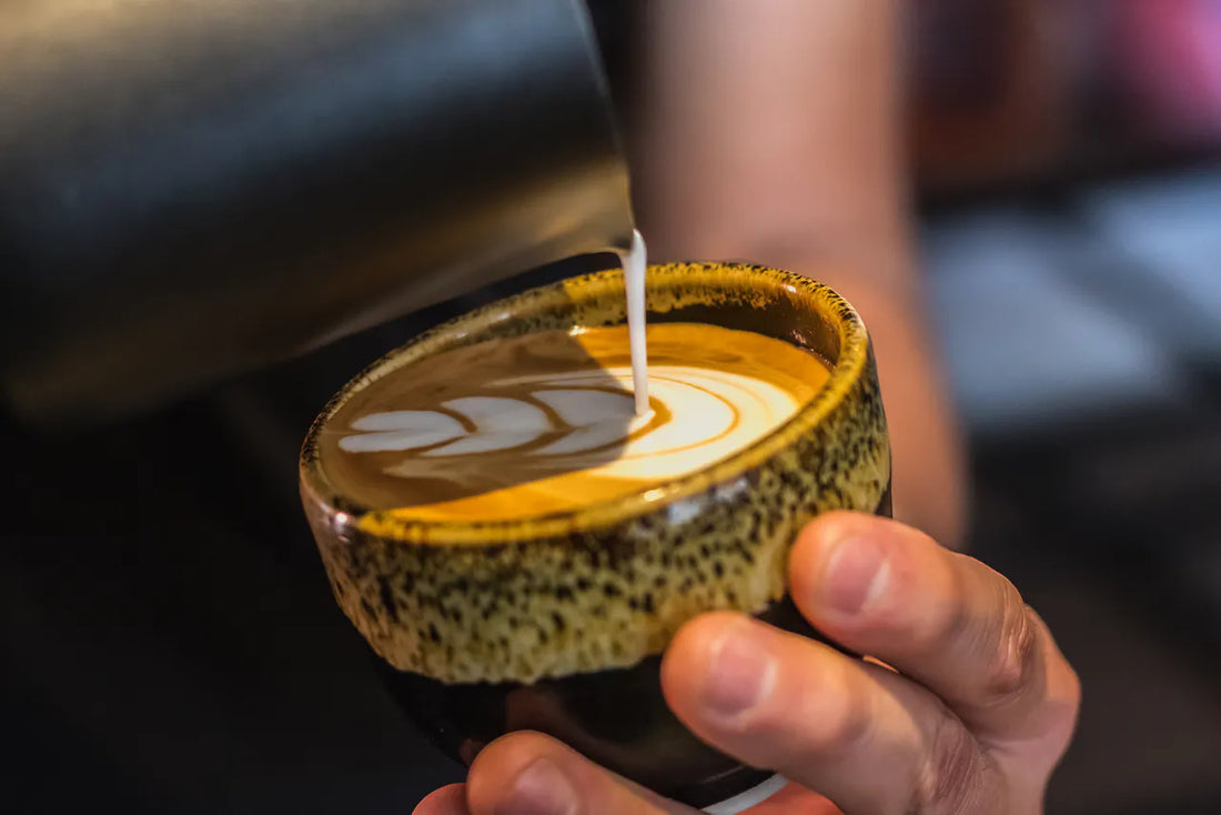 Latte Herz zu Hause lernen