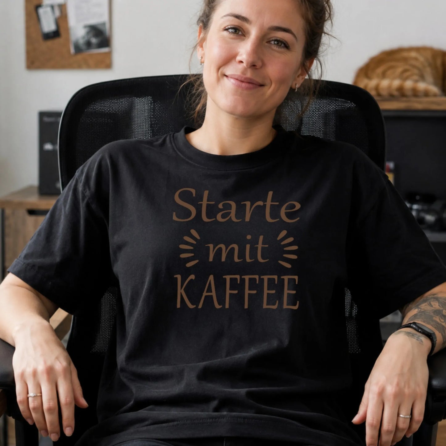 Starte mit Kaffee - T-Shirt
