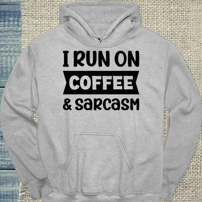 Hoodie - I run on coffee & sarcasm - Unisex - Kaffee Grau