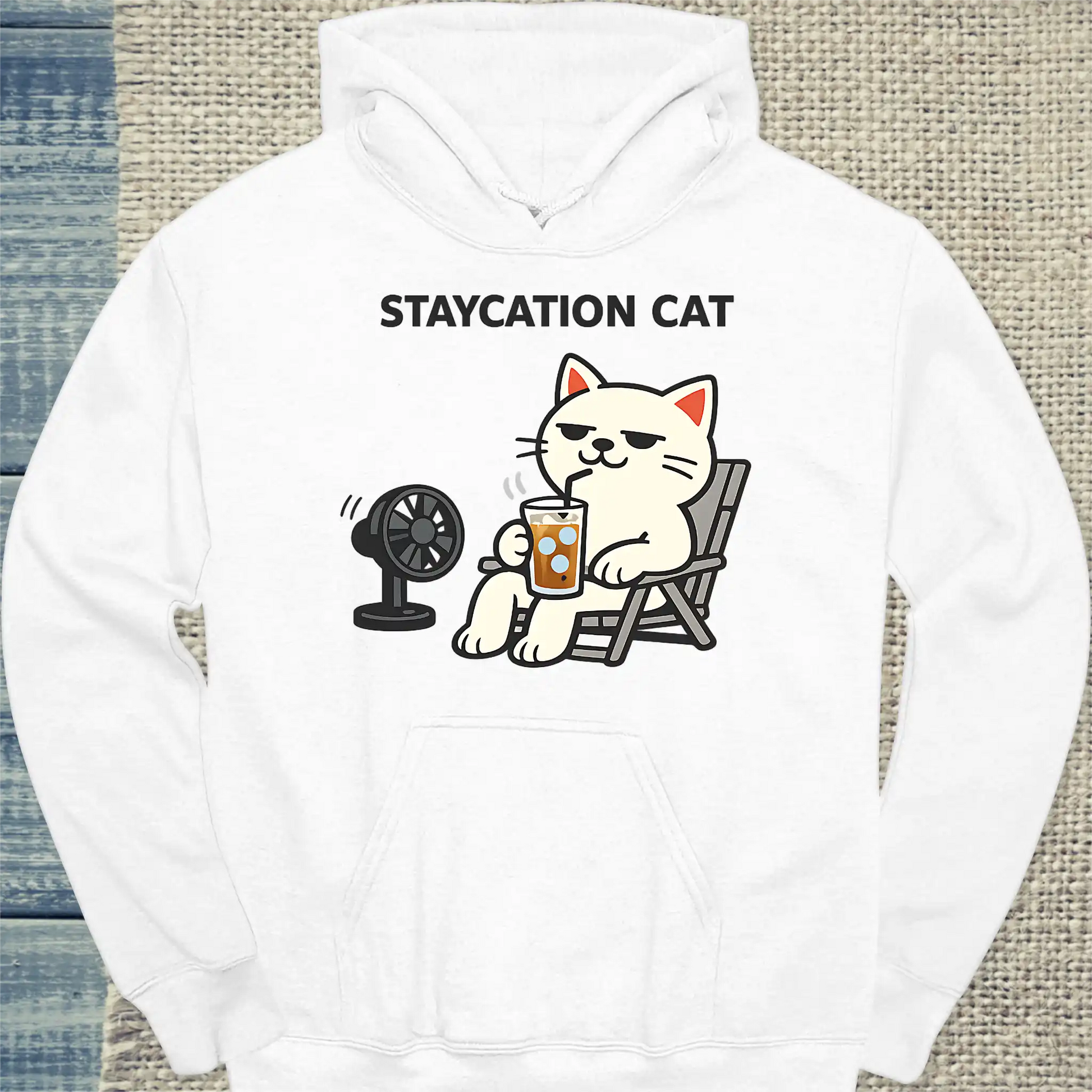 Hoodie - STAYCATION CAT - Unisex - Katze & Kaffee, Sommer Weiß