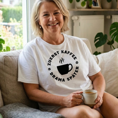 Zuerst Kaffee - Drama Später - T-Shirt