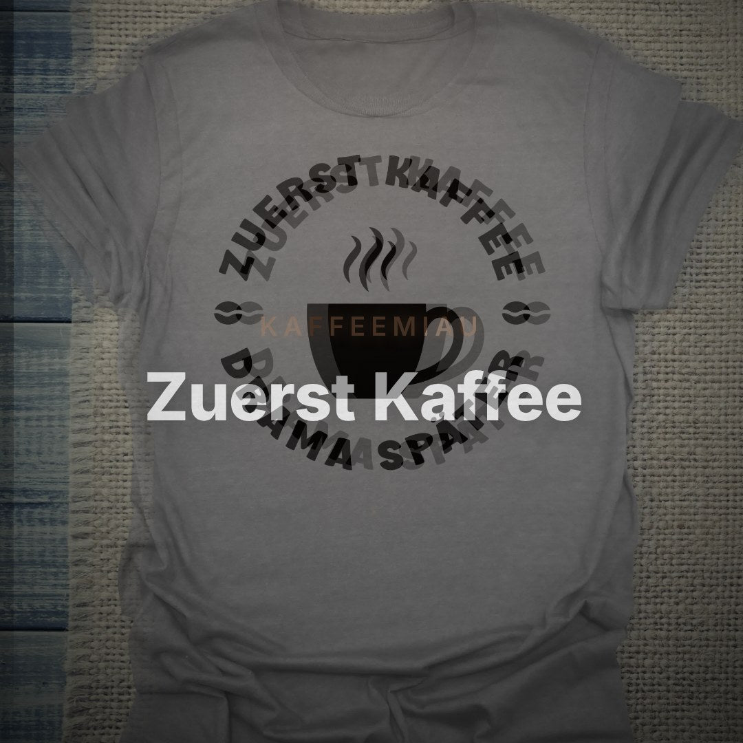Zuerst Kaffee - Drama Später - T-Shirt – Clean Showcase