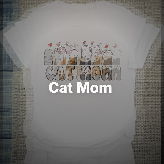 Cat Mom - Herzchen und Pfoten - T-Shirt – Clean Showcase