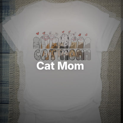 Cat Mom - Herzchen und Pfoten - T-Shirt – Clean Showcase