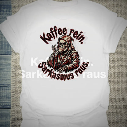 Kaffee rein. Sarkasmus raus - T-Shirt – Clean Showcase