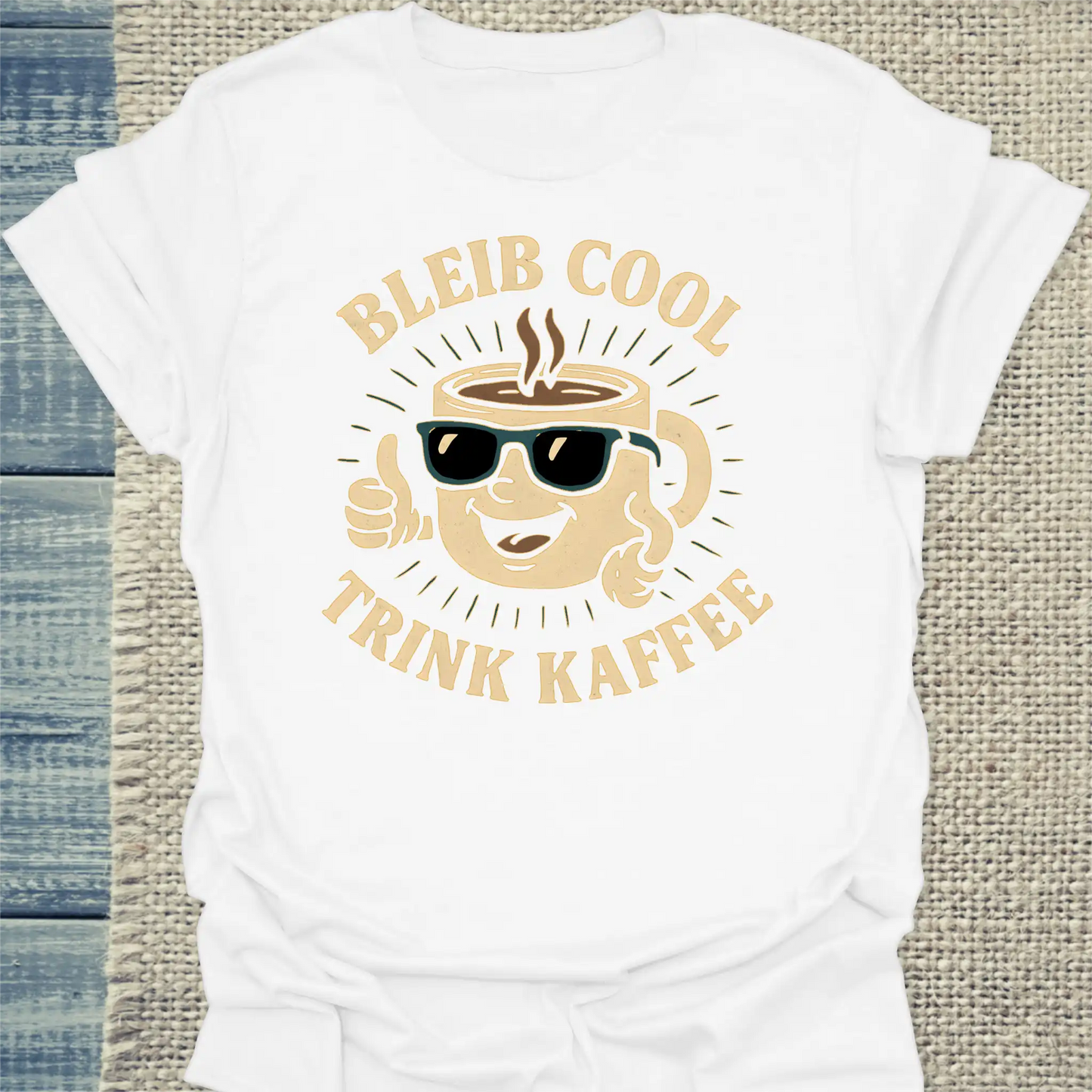 T-Shirt - Bleib cool und trink Kaffee - Unisex - Kaffee Weiß