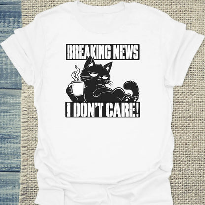 T-Shirt - Breaking News I don’t care - Unisex - Katze & Kaffee Weiß