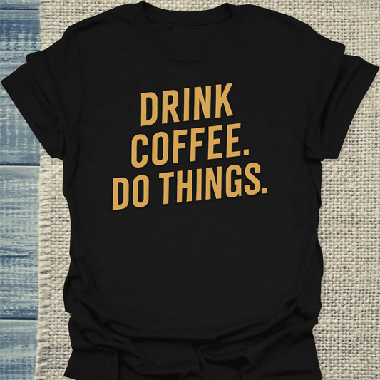 T-Shirt - Drink coffee. Do things - Gold - Unisex - Kaffee Schwarz