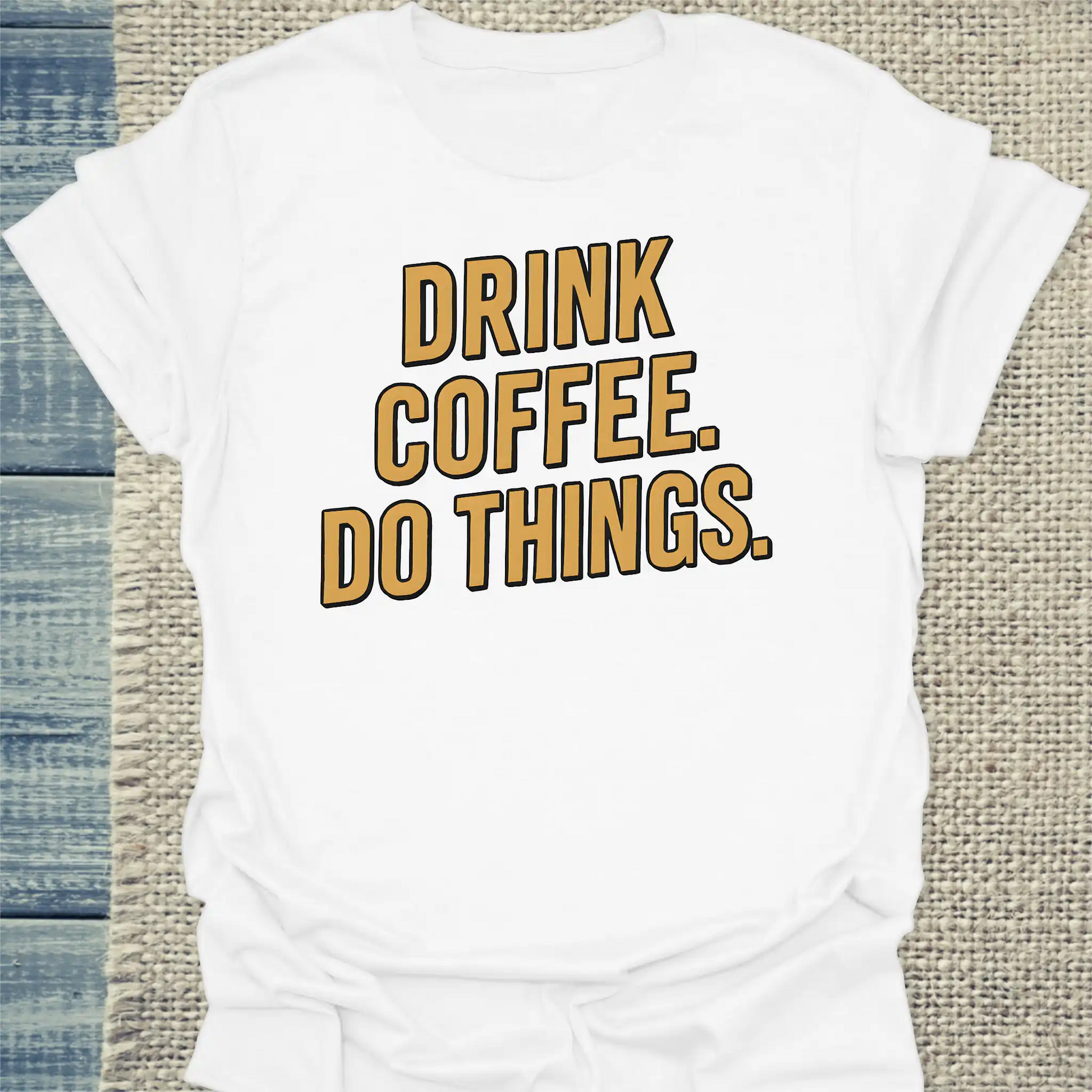 T-Shirt - Drink coffee. Do things - Gold - Unisex - Kaffee Weiß