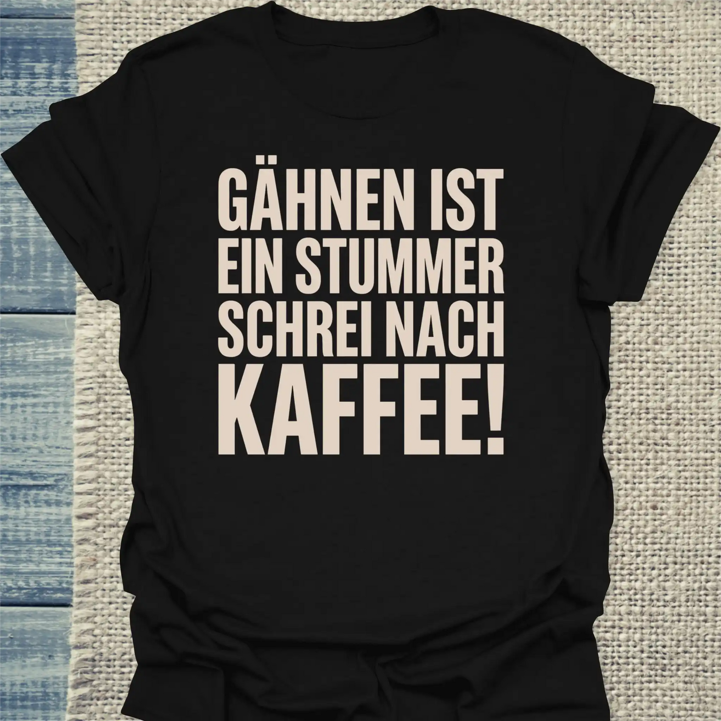T-Shirt - Gähnen ist ein stummer Schrei nach Kaffee! - Unisex - Kaffee Schwarz