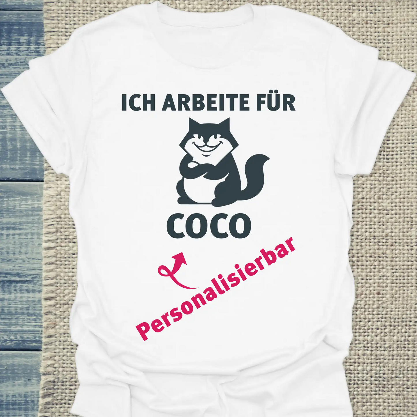 T-Shirt - Ich arbeit für ... - Unisex - Katze, Personalisiert Weiß
