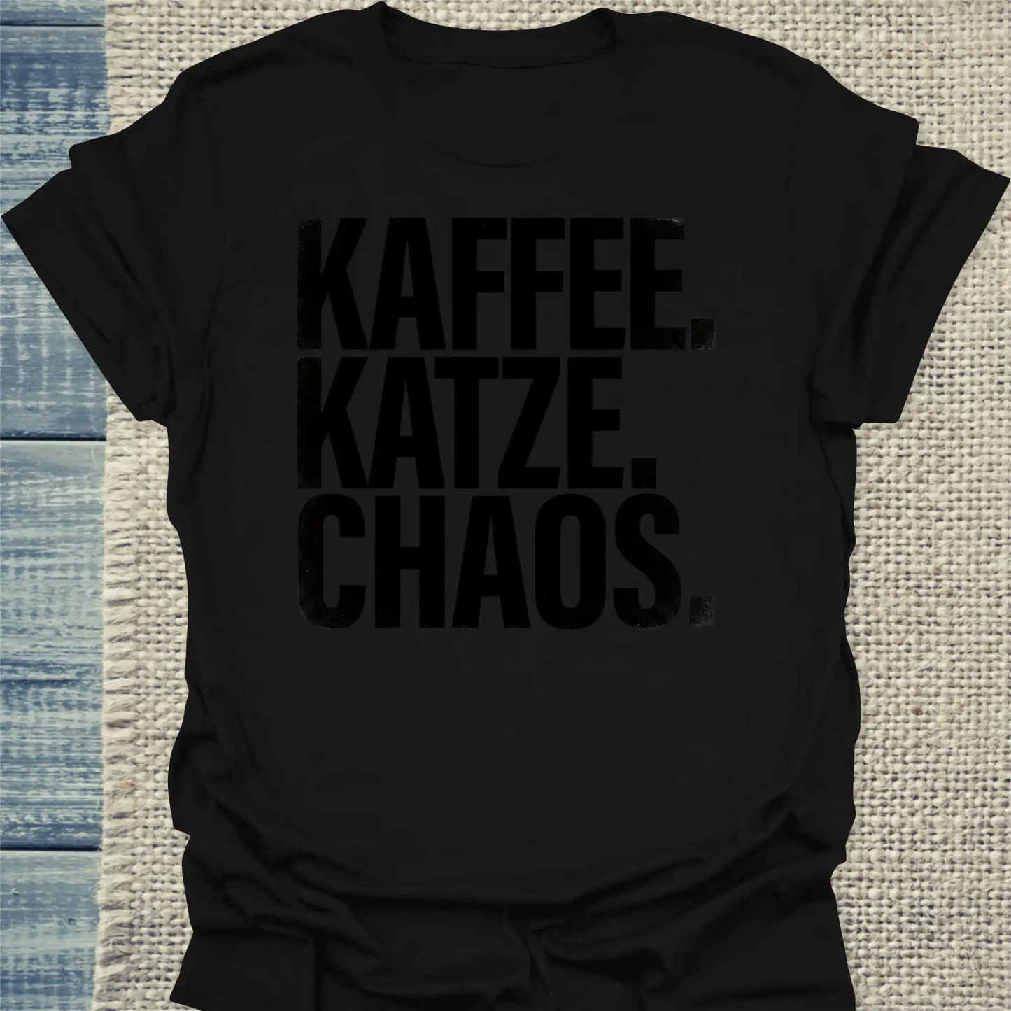 T-Shirt - Kaffee. Katze. Chaos. - Unisex - Katze & Kaffee, Black Edition Schwarz