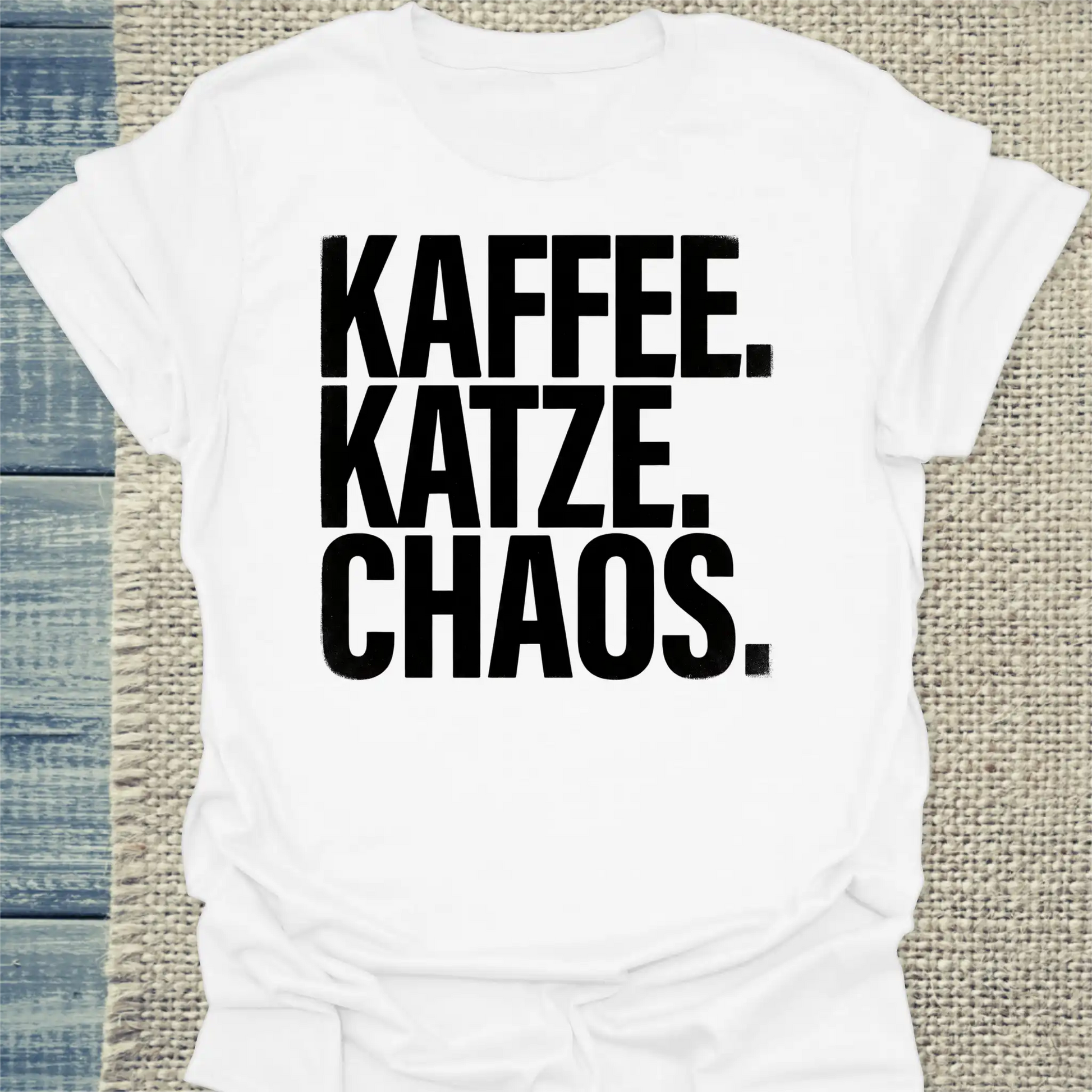 T-Shirt - Kaffee. Katze. Chaos. - Unisex - Katze & Kaffee, Black Edition Weiß