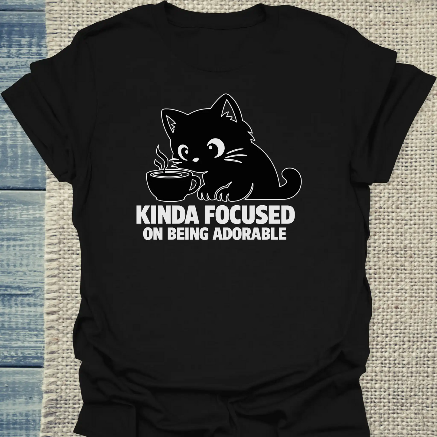 T-Shirt - Kinda focused on being adorable - Unisex - Katze & Kaffee Schwarz