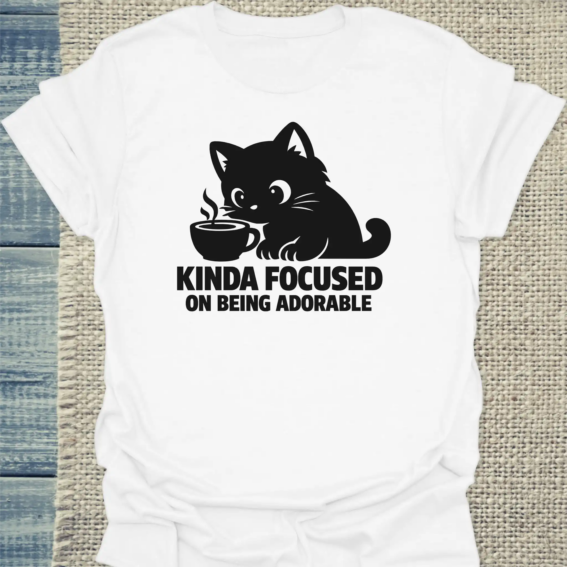 T-Shirt - Kinda focused on being adorable - Unisex - Katze & Kaffee Weiß