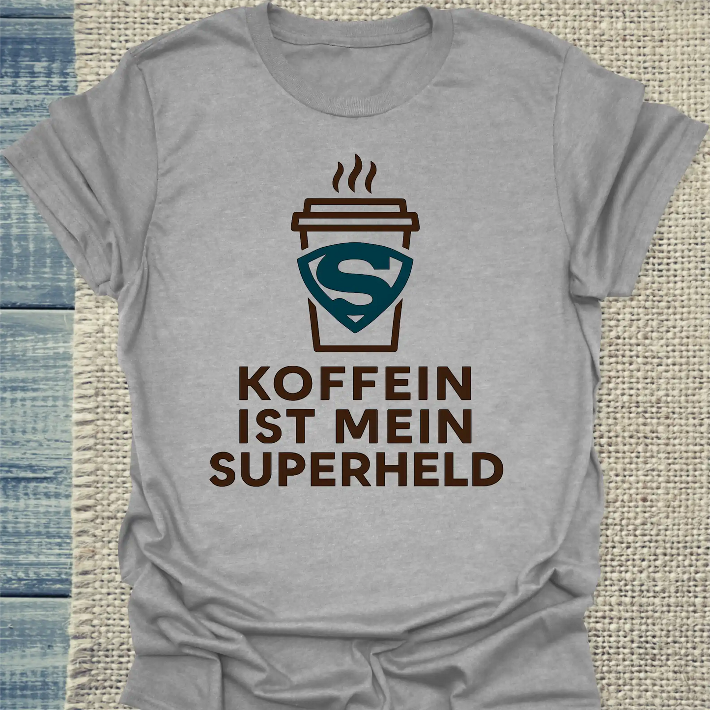 T-Shirt - Koffein ist mein Superheld Becher - Unisex - Kaffee Grau