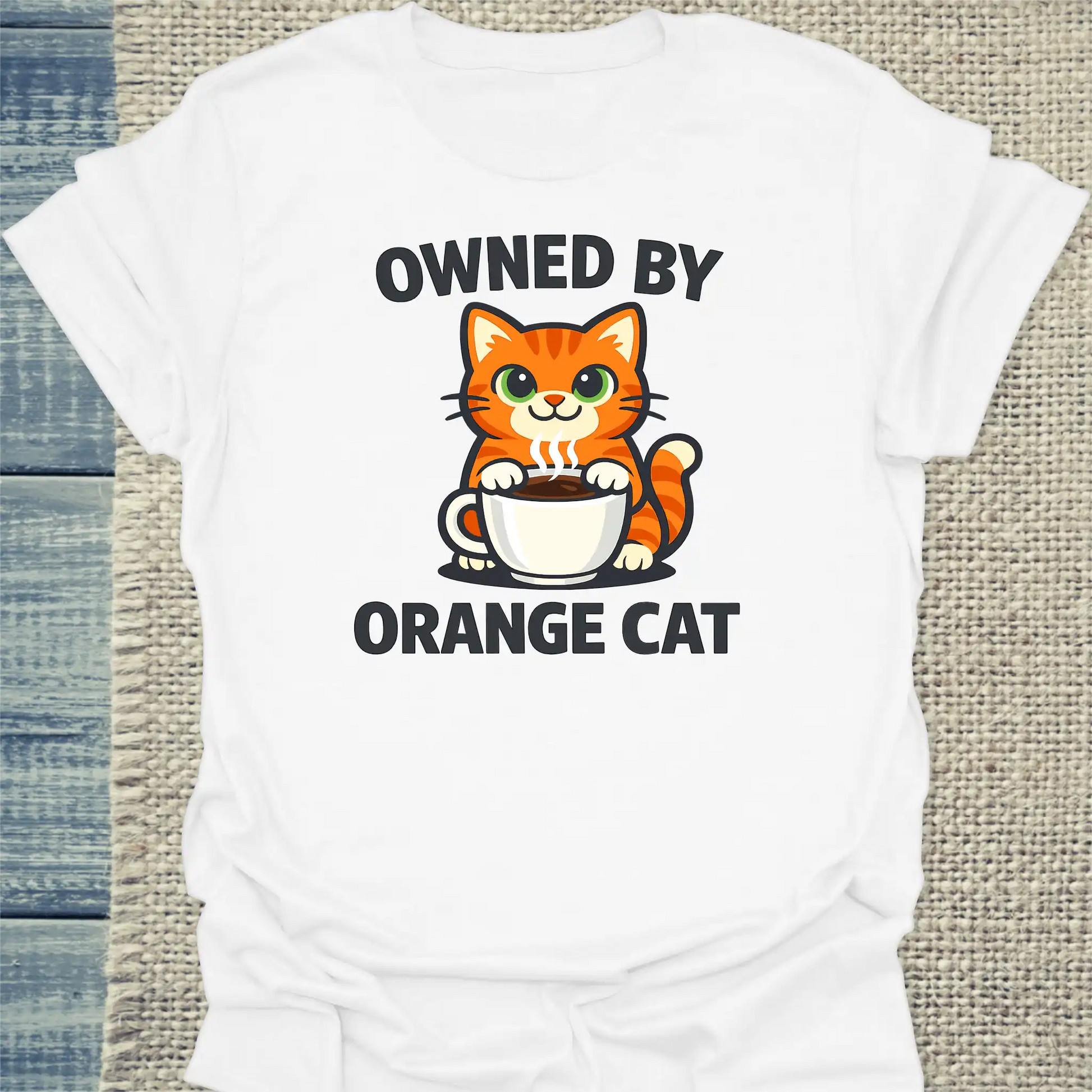 T-Shirt - Owned by Orange Cat - Unisex - Katze & Kaffee, Orange Weiß