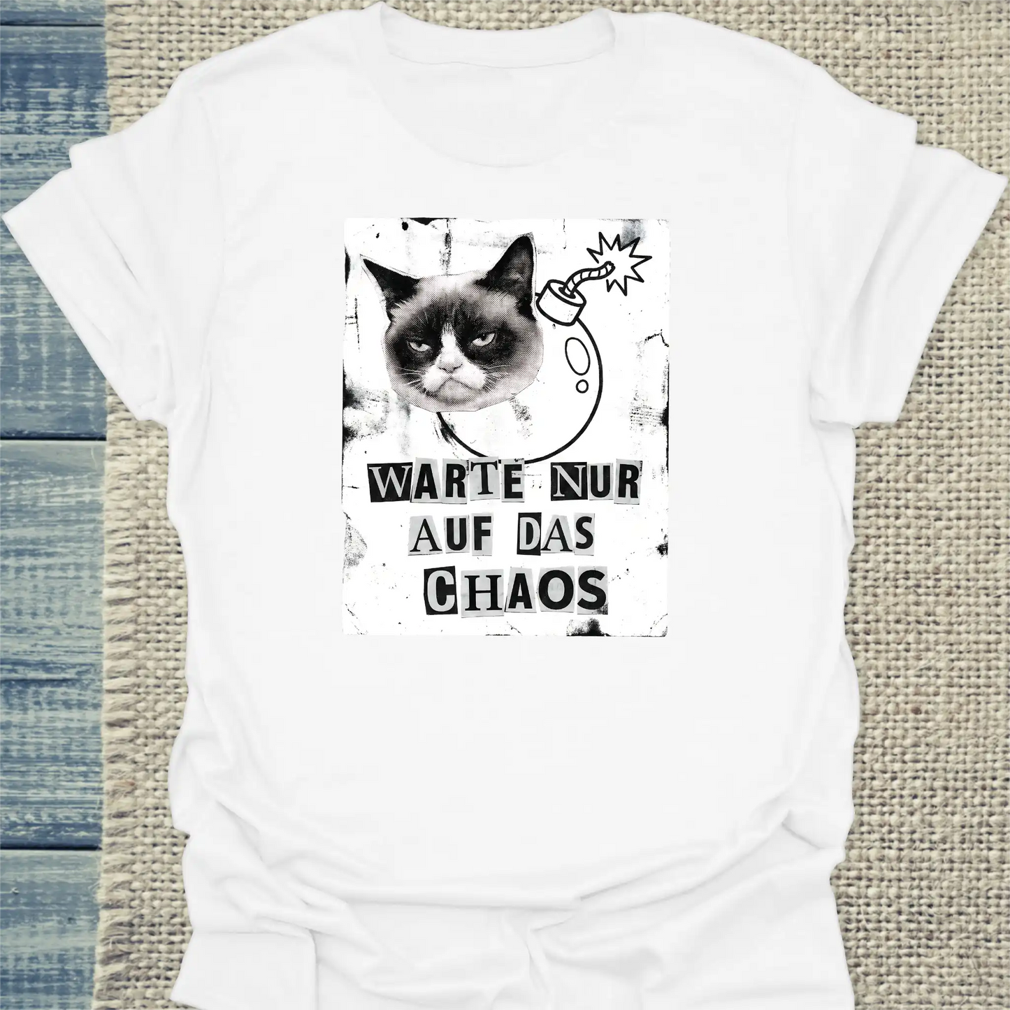 T-Shirt - Warte nur auf das Chaos - Unisex - Katze Weiß