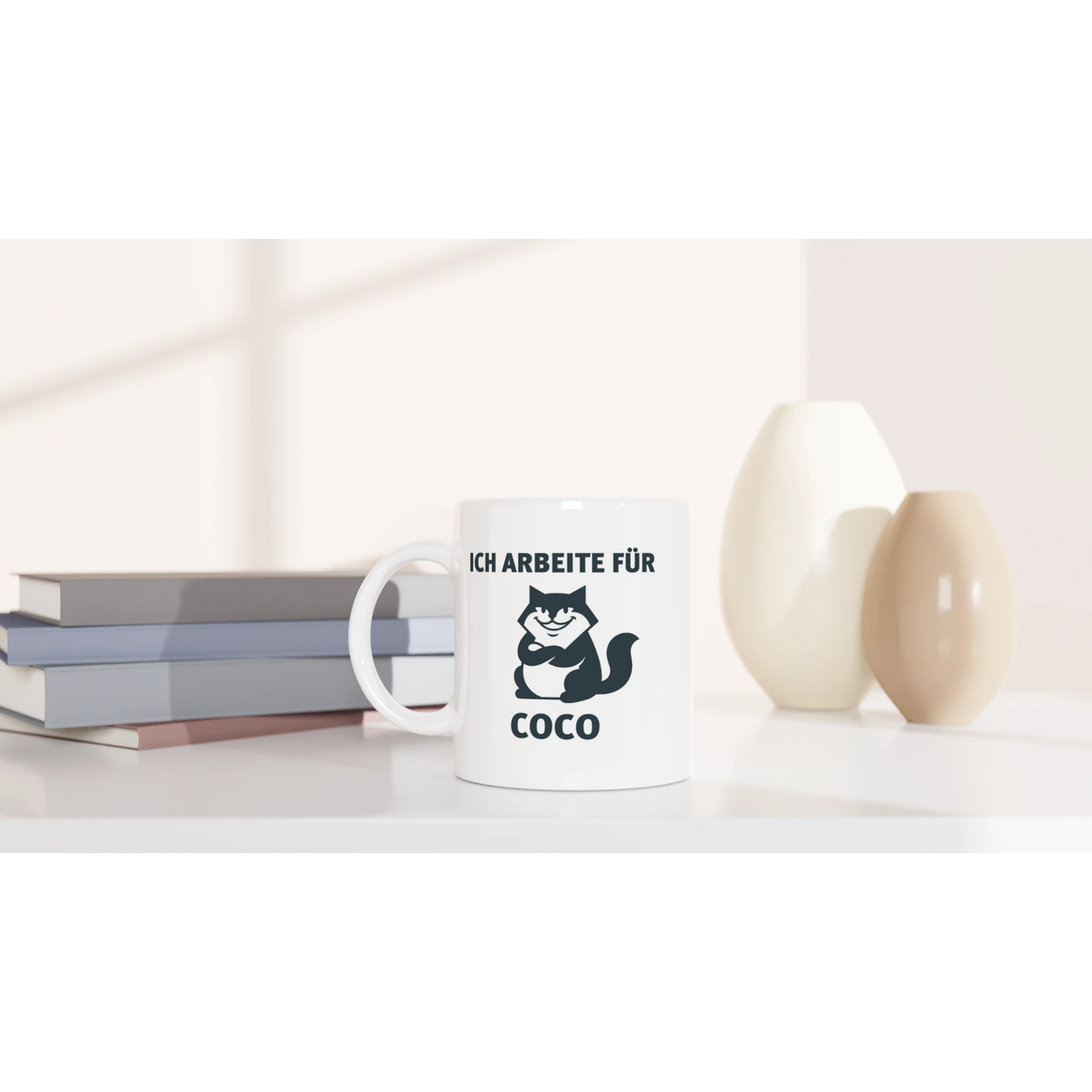 Tasse 325ml - Ich arbeit für ... - Katze, Personalisiert