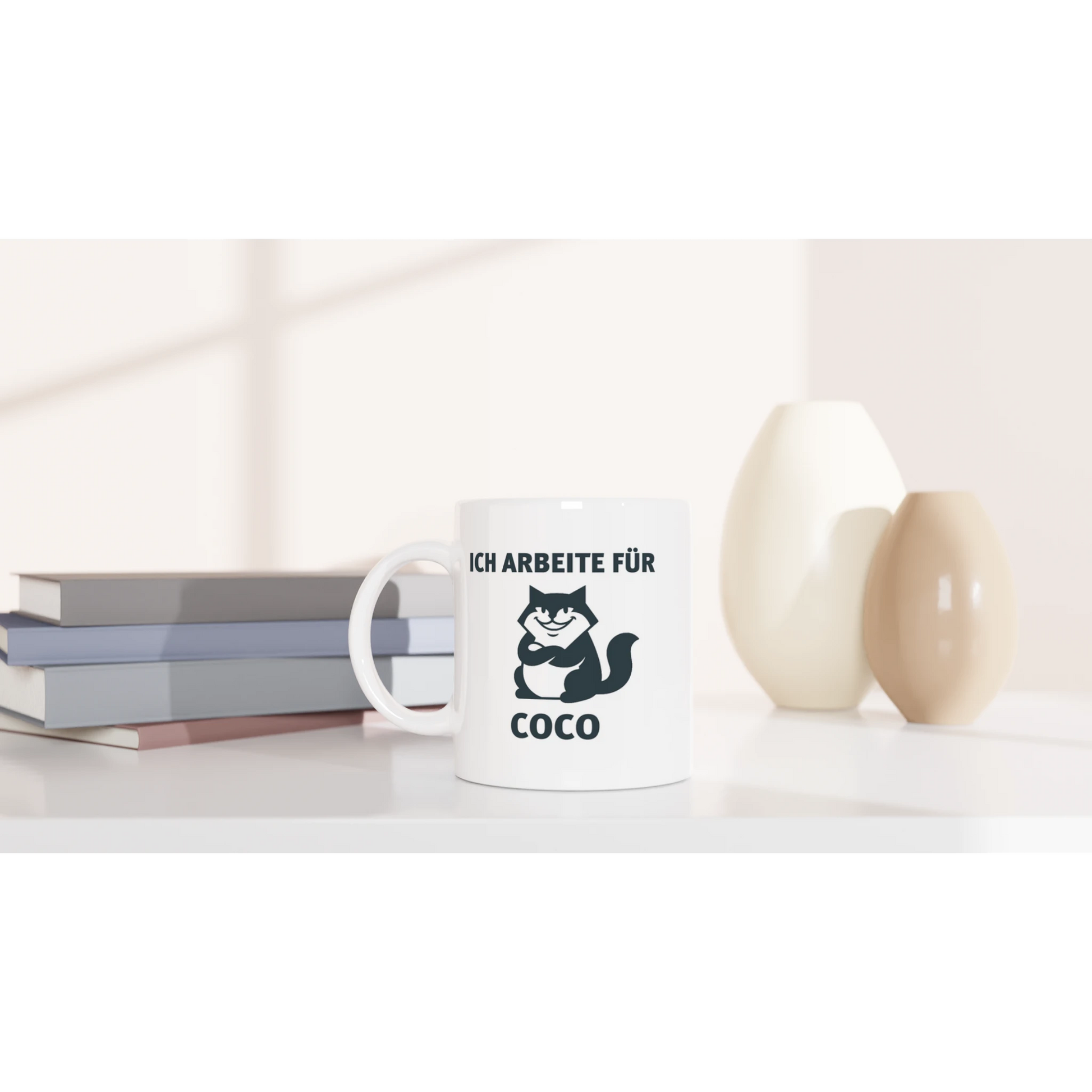 Tasse 325ml - Ich arbeit für ... - Katze, Personalisiert