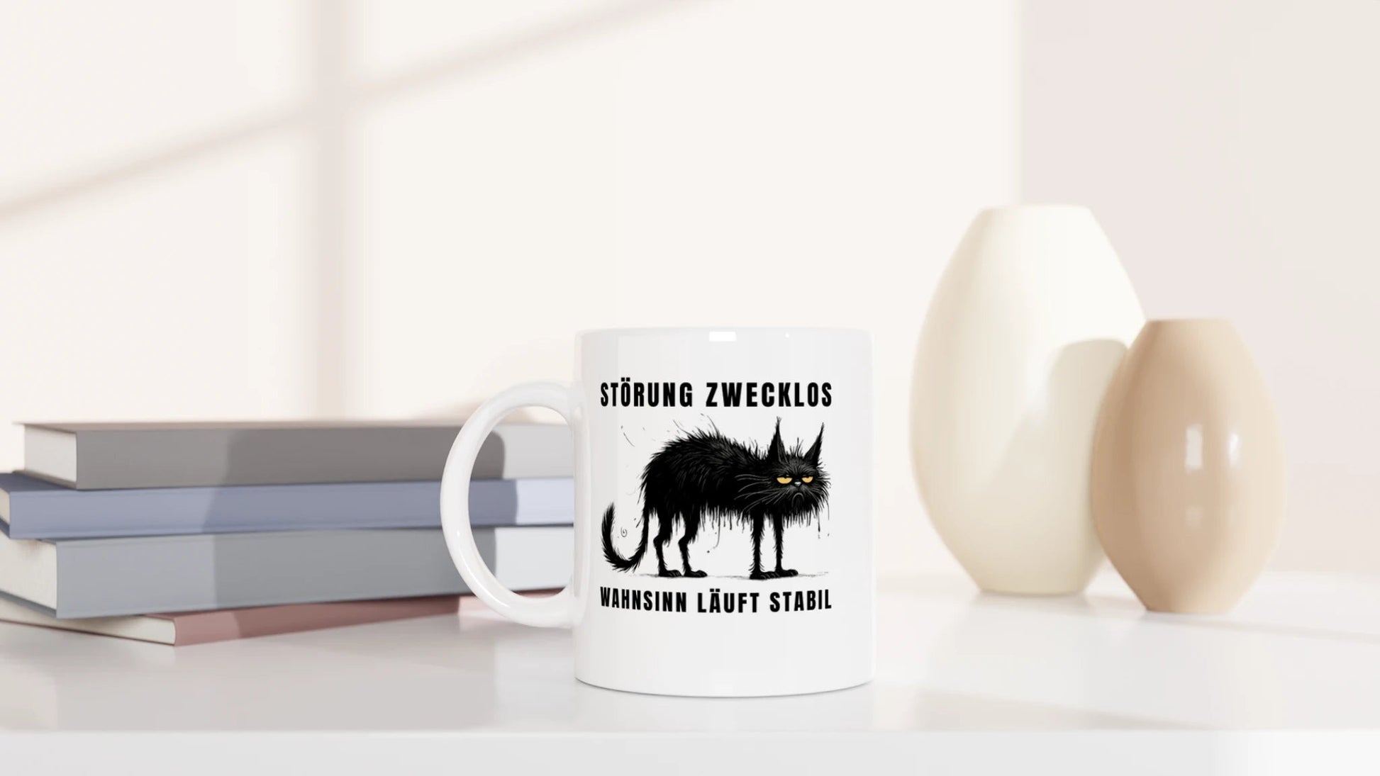 Tasse 325ml - Störung zwecklos – Wahnsinn läuft stabil - Katze, Black Edition