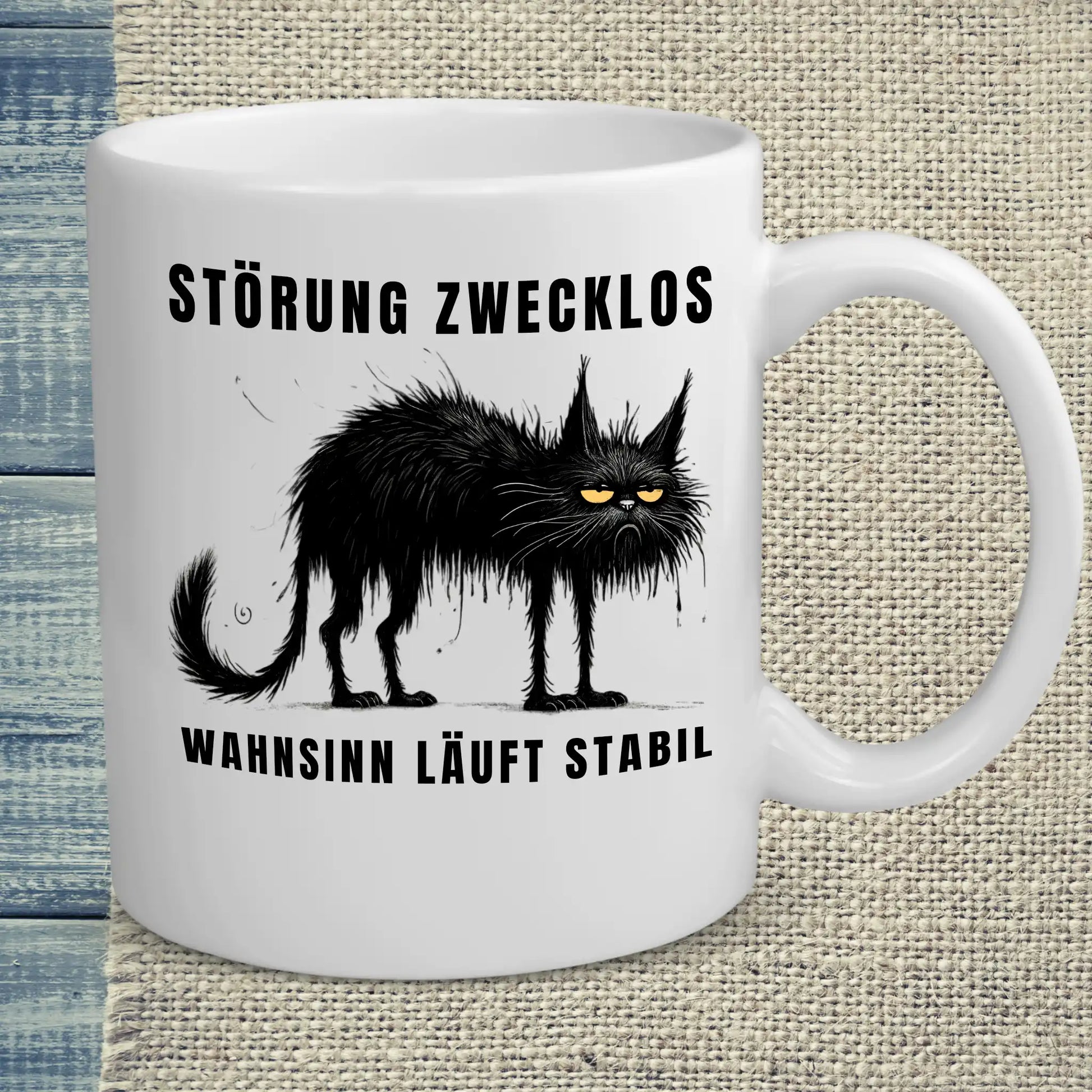 Tasse 325ml - Störung zwecklos – Wahnsinn läuft stabil - Katze, Black Edition